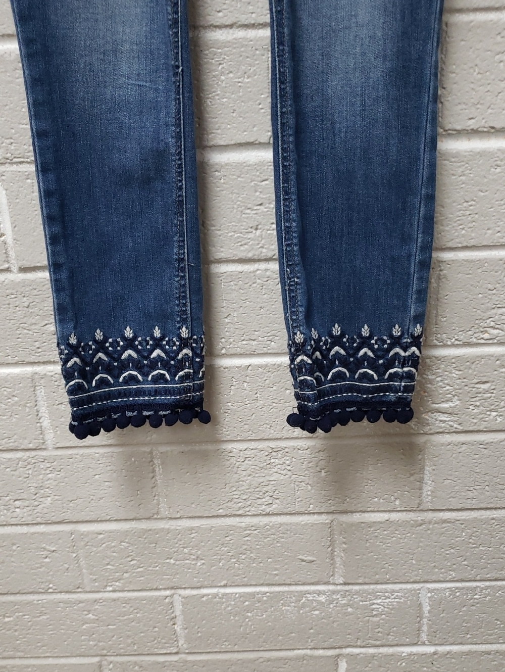 crown & ivy Medium Blue Embroidered Cropped Skinny Jeans - Picture 5 of 7
